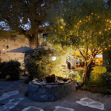 cour exterieur de nuit